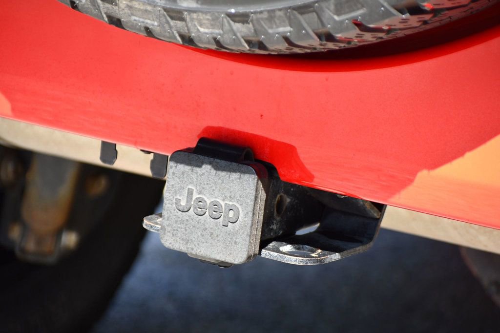 Used 2018 Jeep Wrangler Unlimited Sahara w/ Connectivity Group image 13