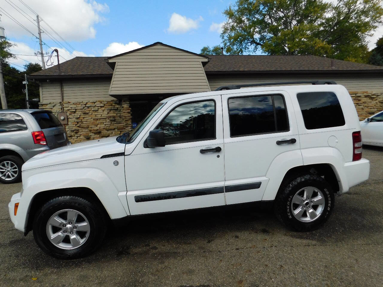 Used 2011 Jeep Liberty Sport w/ Popular Equipment Group image 4