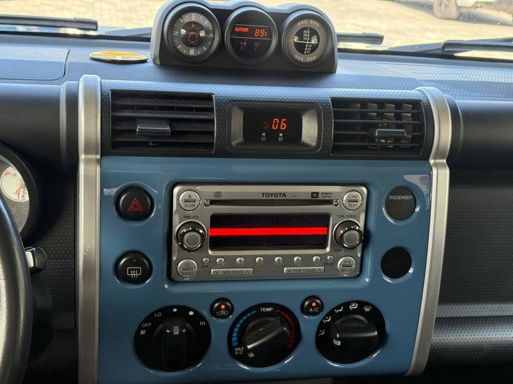 Used 2012 Toyota FJ Cruiser 4WD image 32