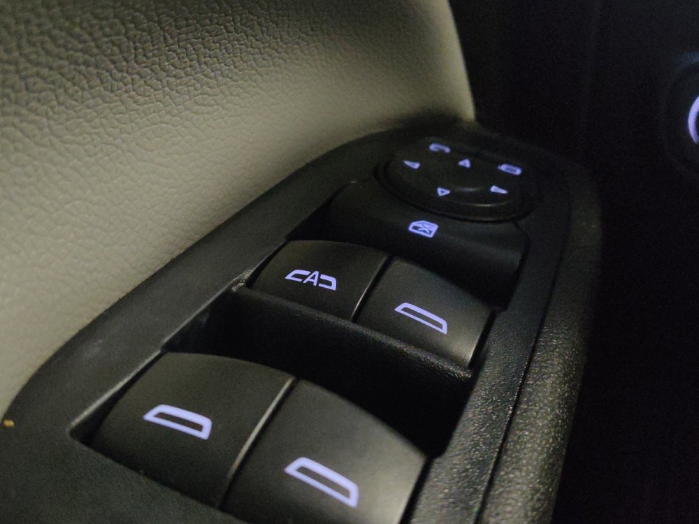 Used 2018 Chevrolet Equinox LT FWD image 27