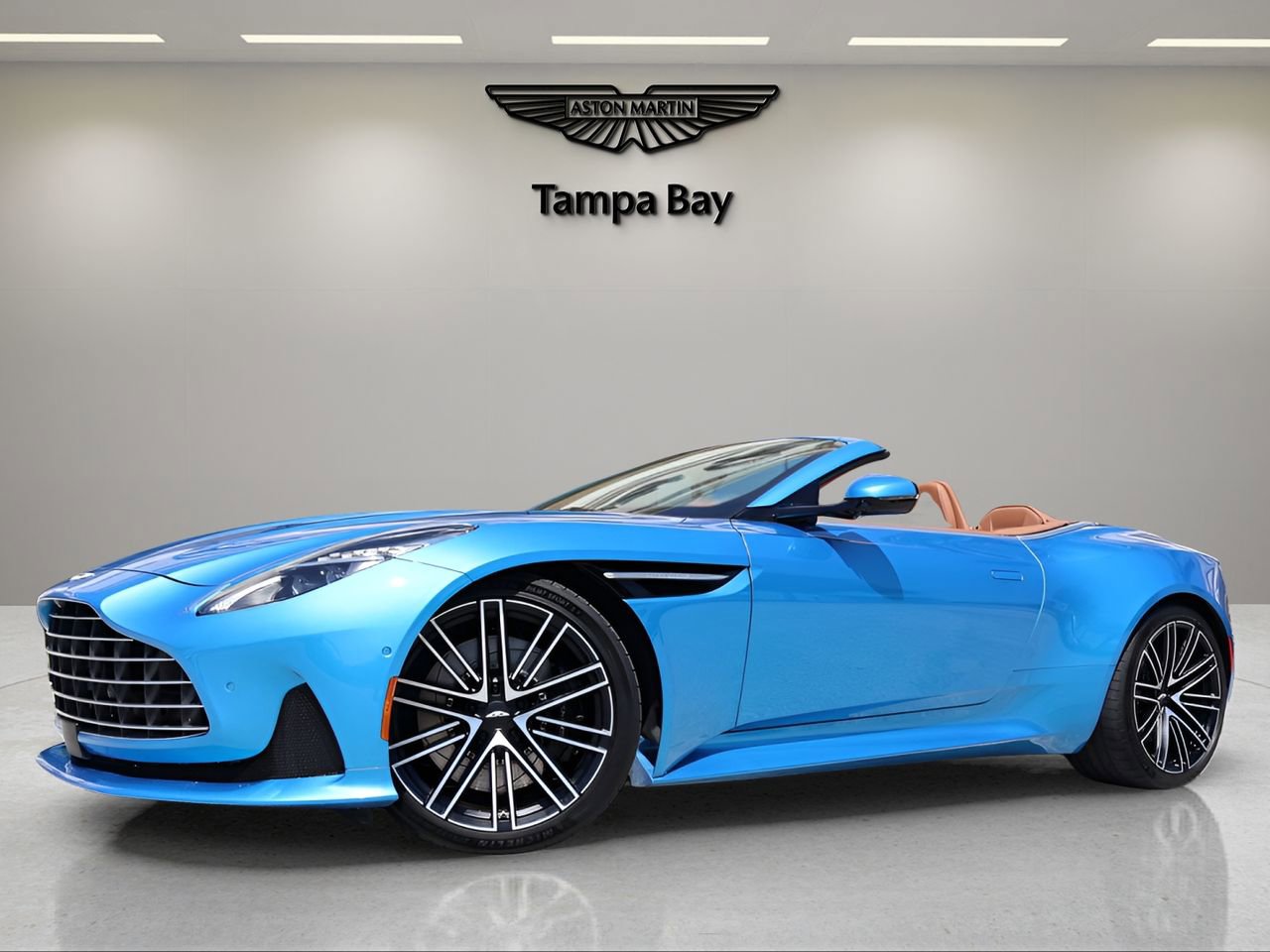 Used 2024 Aston Martin DB12 Convertible image 1