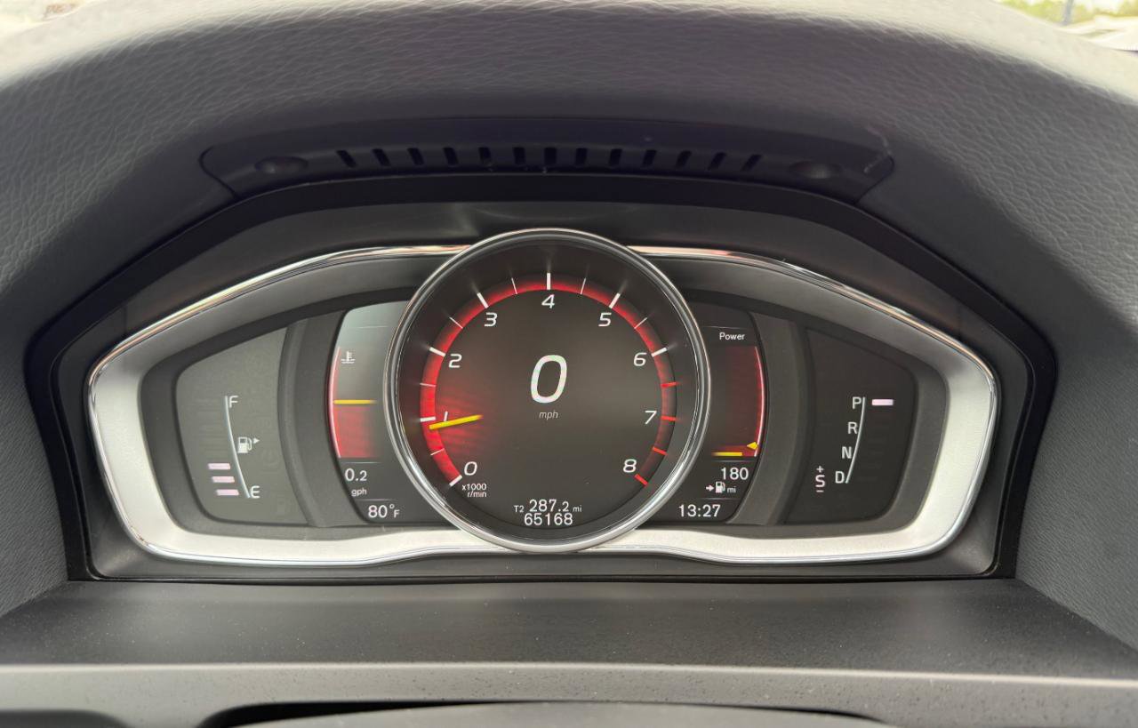 Used 2018 Volvo S60 T5 Inscription image 16