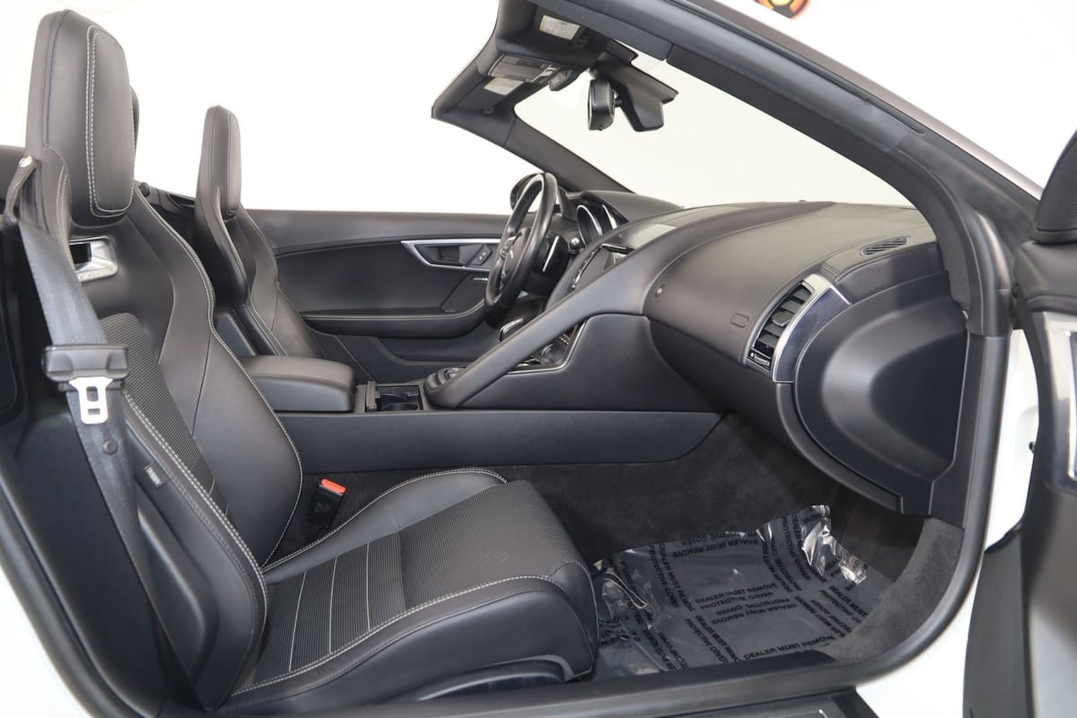 Used 2018 Jaguar F-TYPE R-Dynamic RWD image 12