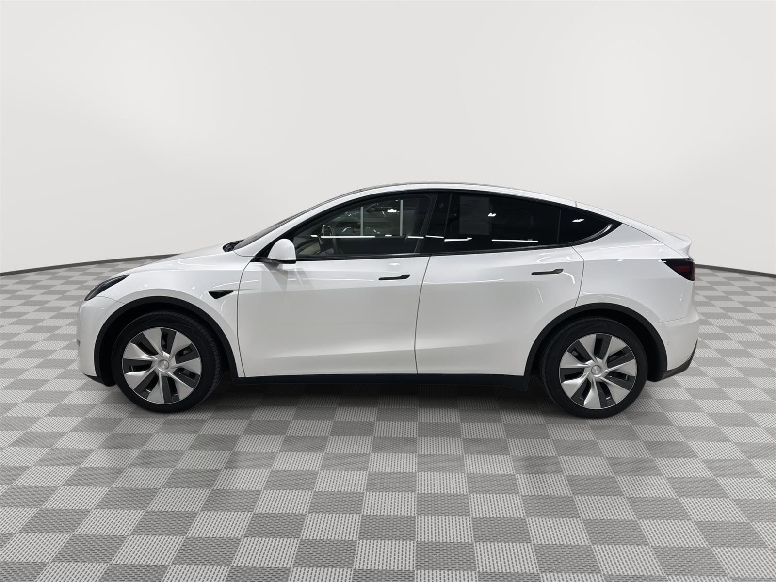 Used 2022 Tesla Model Y Long Range image 8