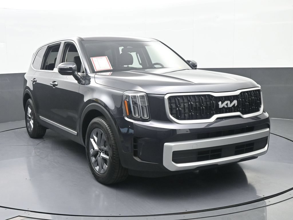 Used 2025 Kia Telluride LX FWD image 9