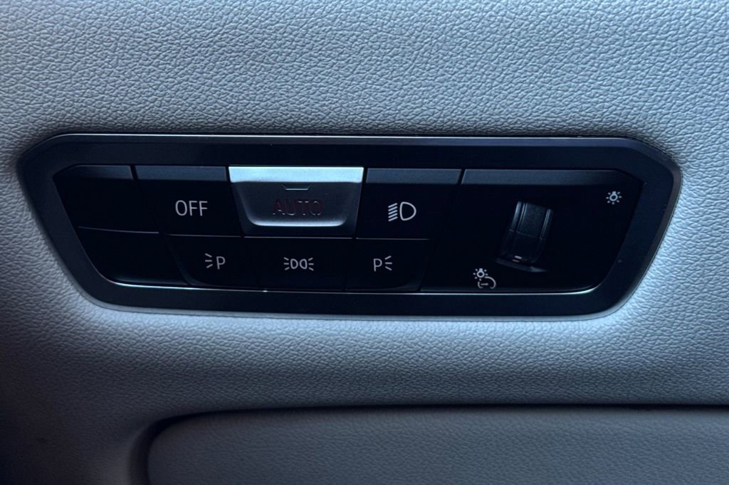 Used 2023 BMW X5 M50i w/ Executive Package image 32