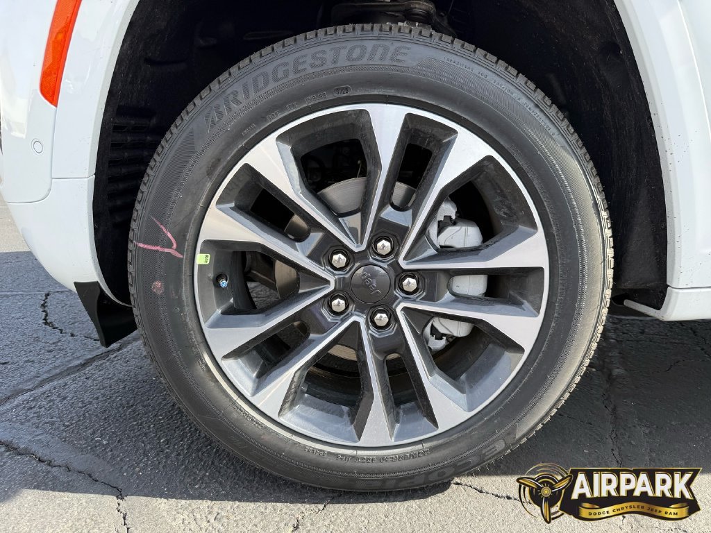 New 2025 Jeep Grand Cherokee Overland w/ Adv Protech Group III AWD/4WD image 10