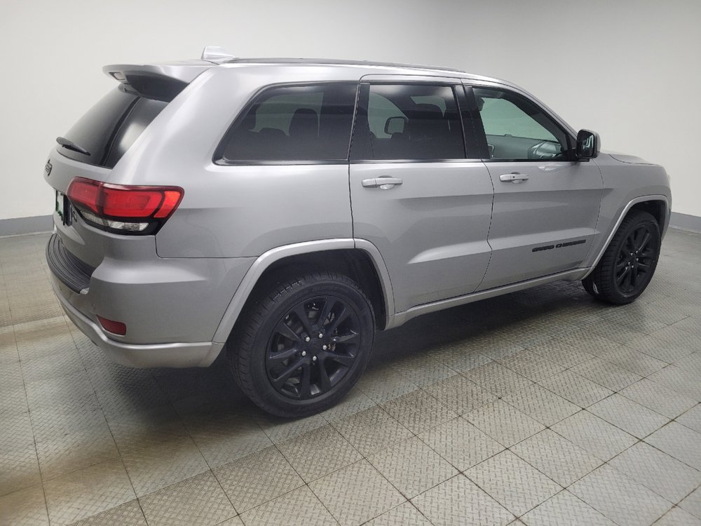 Used 2019 Jeep Grand Cherokee Altitude AWD/4WD image 10