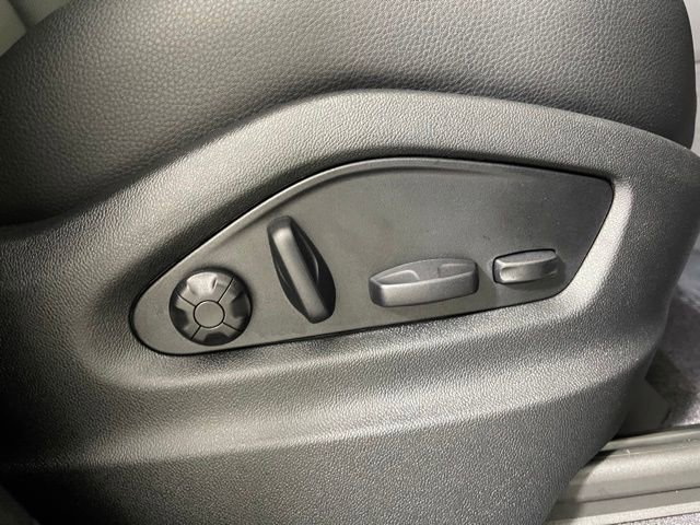 Used 2025 Porsche Cayenne image 27