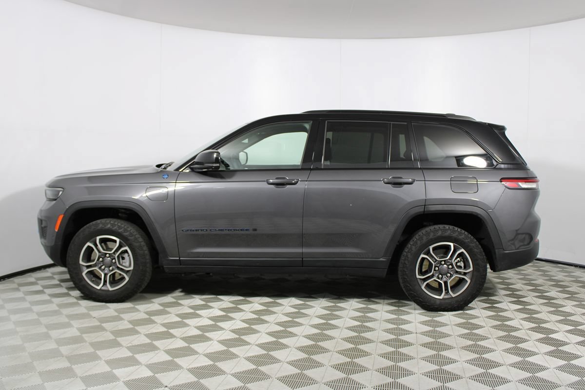 Used 2022 Jeep Grand Cherokee Trailhawk w/ Advanced Protech Group II AWD/4WD image 44