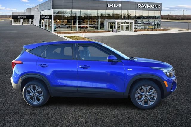 Certified 2024 Kia Seltos LX image 2