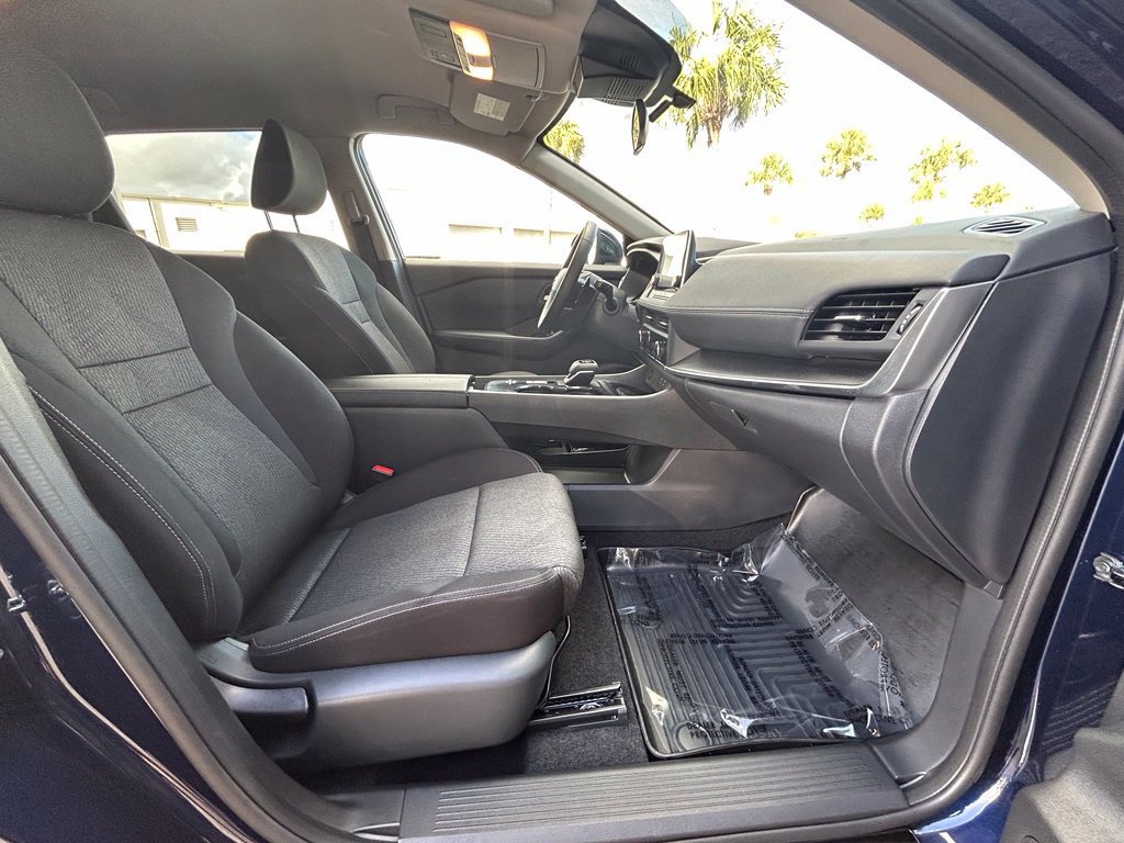 Used 2025 Nissan Rogue SV FWD image 22