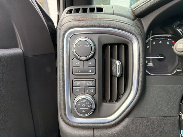 Used 2022 GMC Sierra 1500 AT4 w/ AT4 Premium Package AWD/4WD image 12