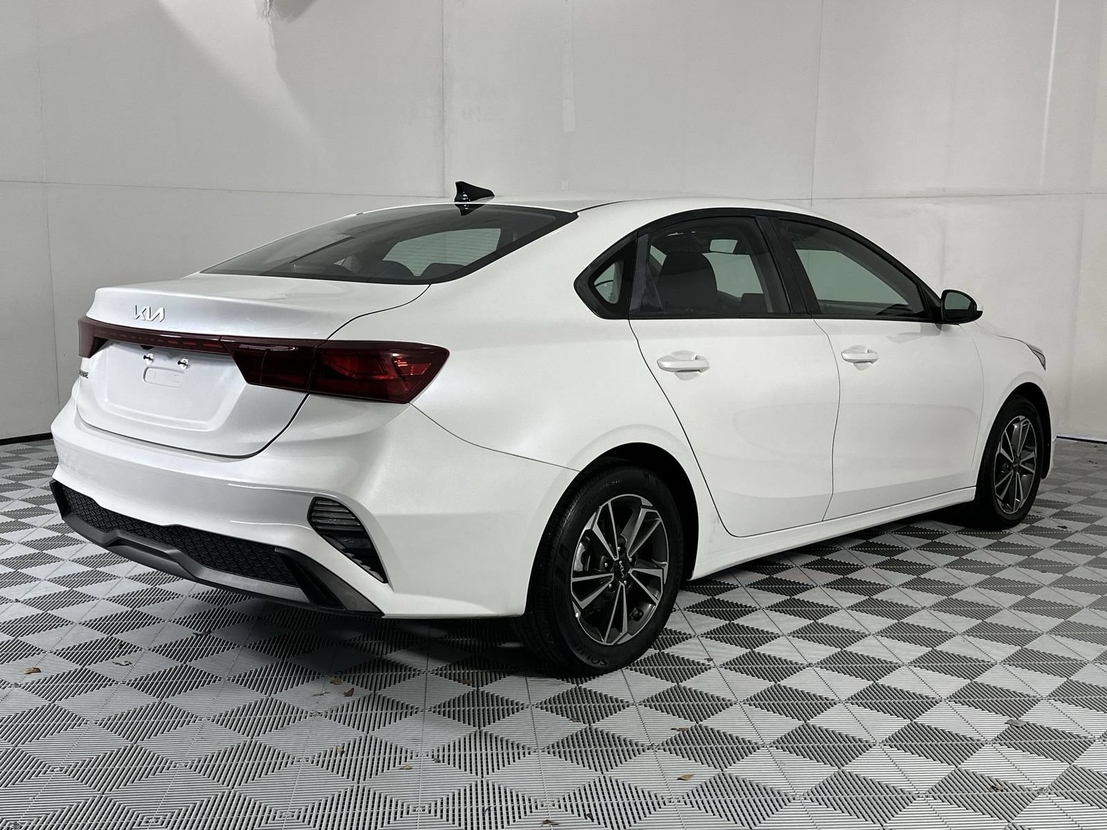 Used 2023 Kia Forte LXS FWD image 8