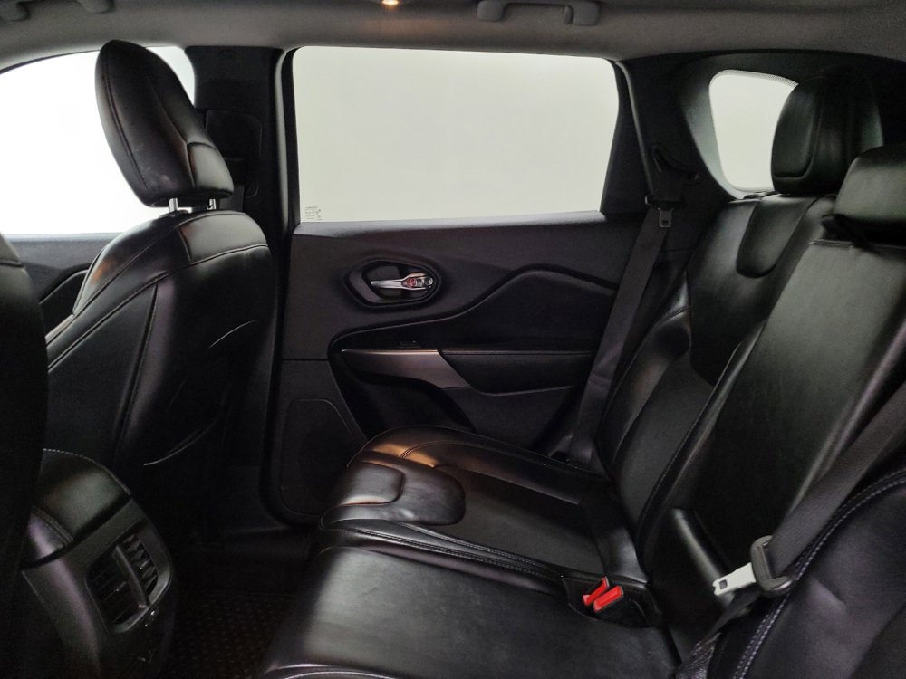 Used 2020 Jeep Cherokee Latitude Plus w/ Comfort/Convenience Group image 18