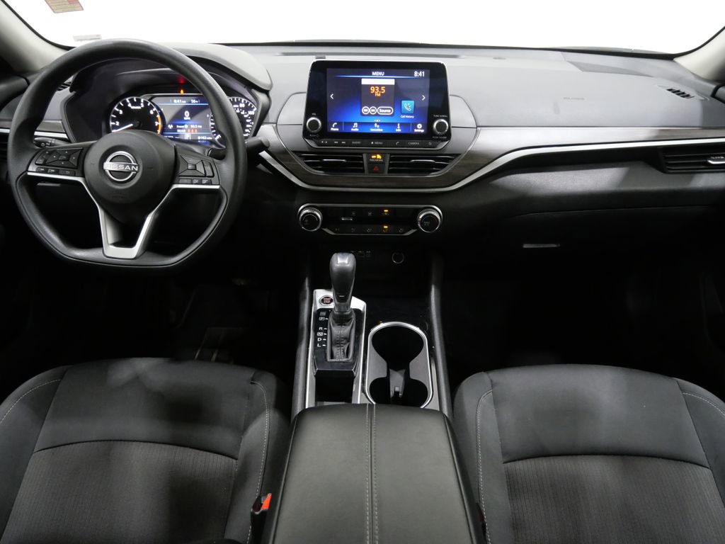 Used 2024 Nissan Altima 2.5 SV image 10