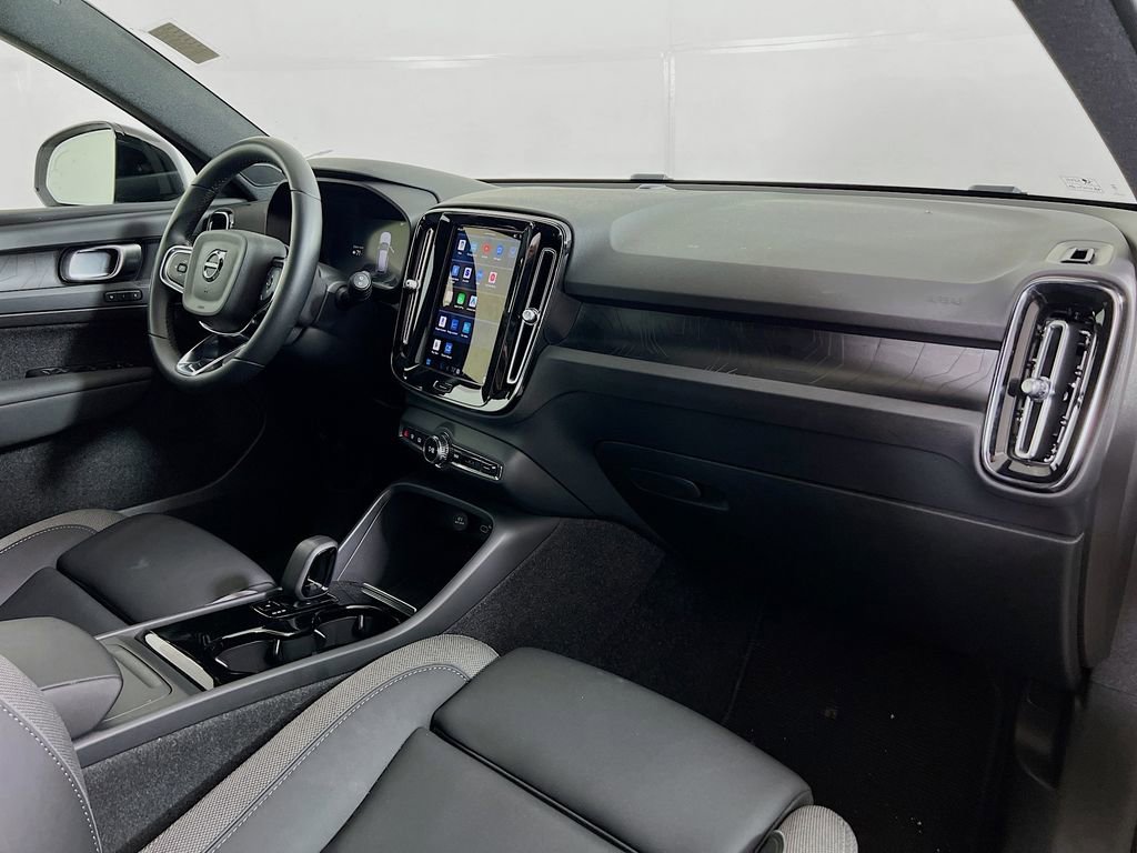 Used 2023 Volvo XC40 Recharge Core image 29