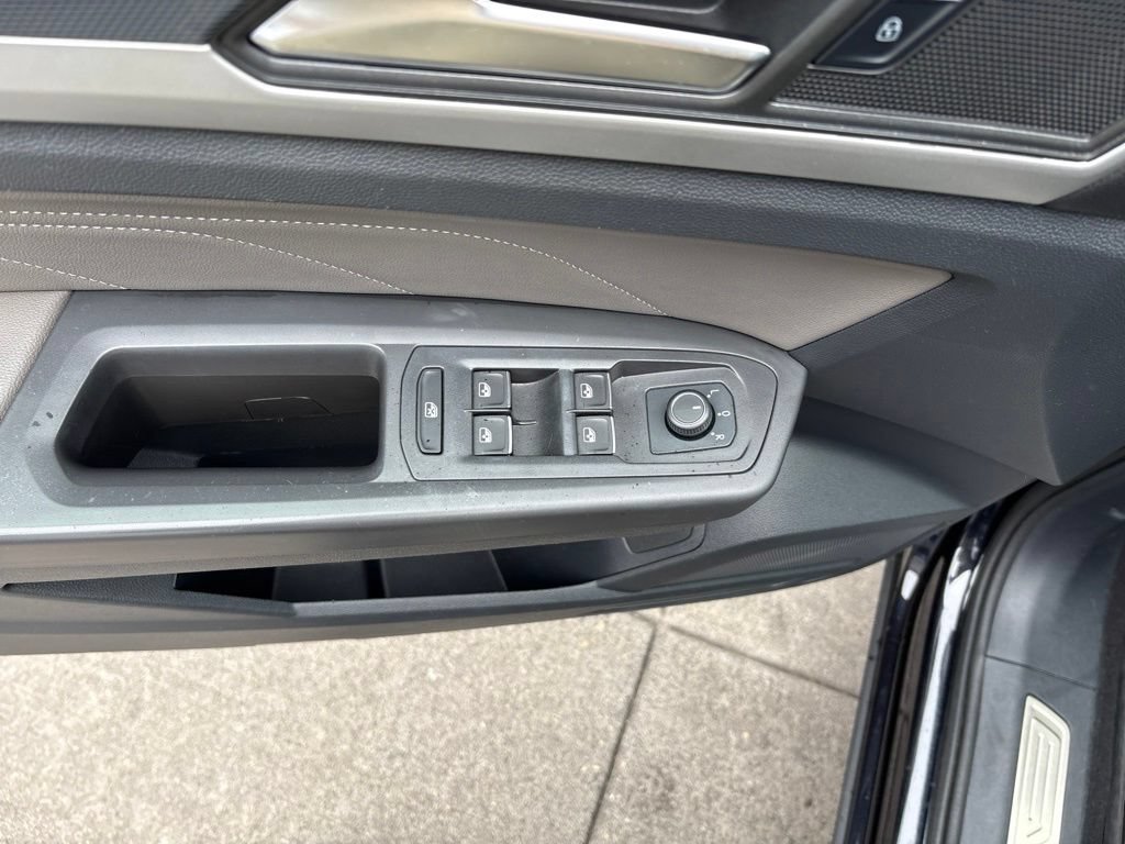 Used 2022 Volkswagen Atlas SEL R-Line AWD/4WD image 14