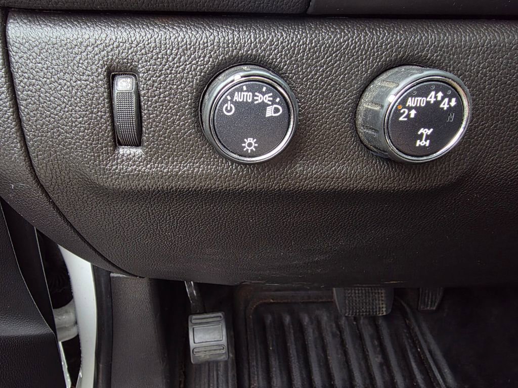 Used 2022 Chevrolet Colorado LT w/ Fleet Safety Package image 12