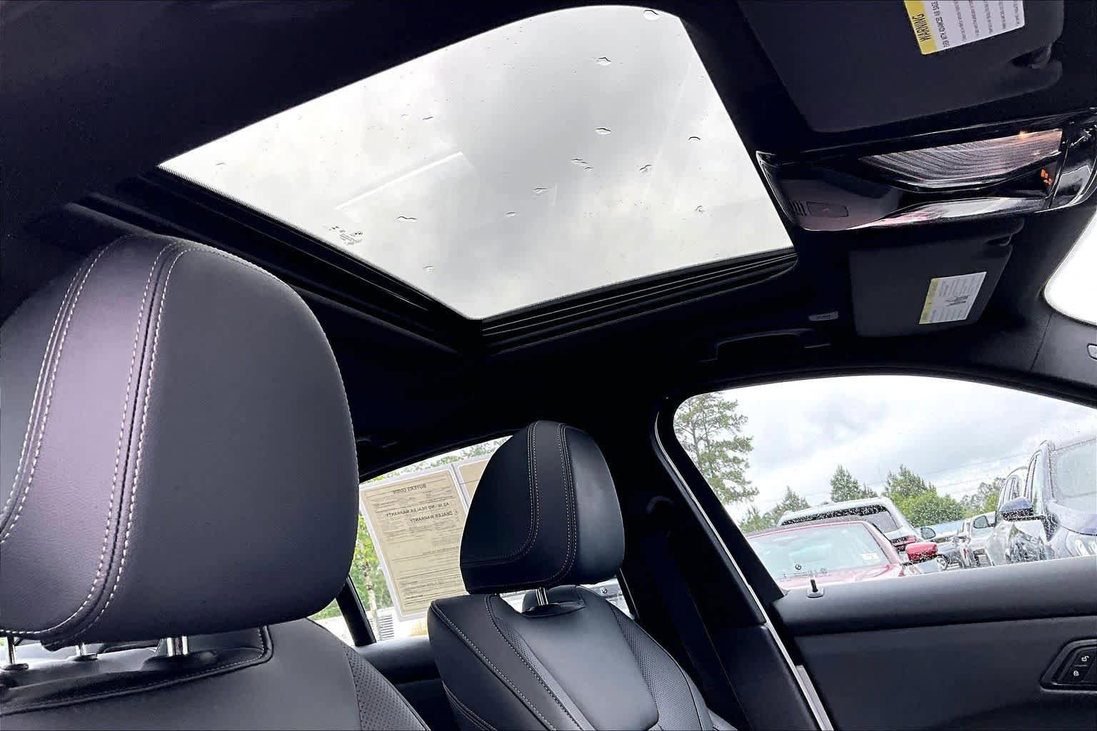 Certified 2025 BMW 330i Sedan RWD image 14