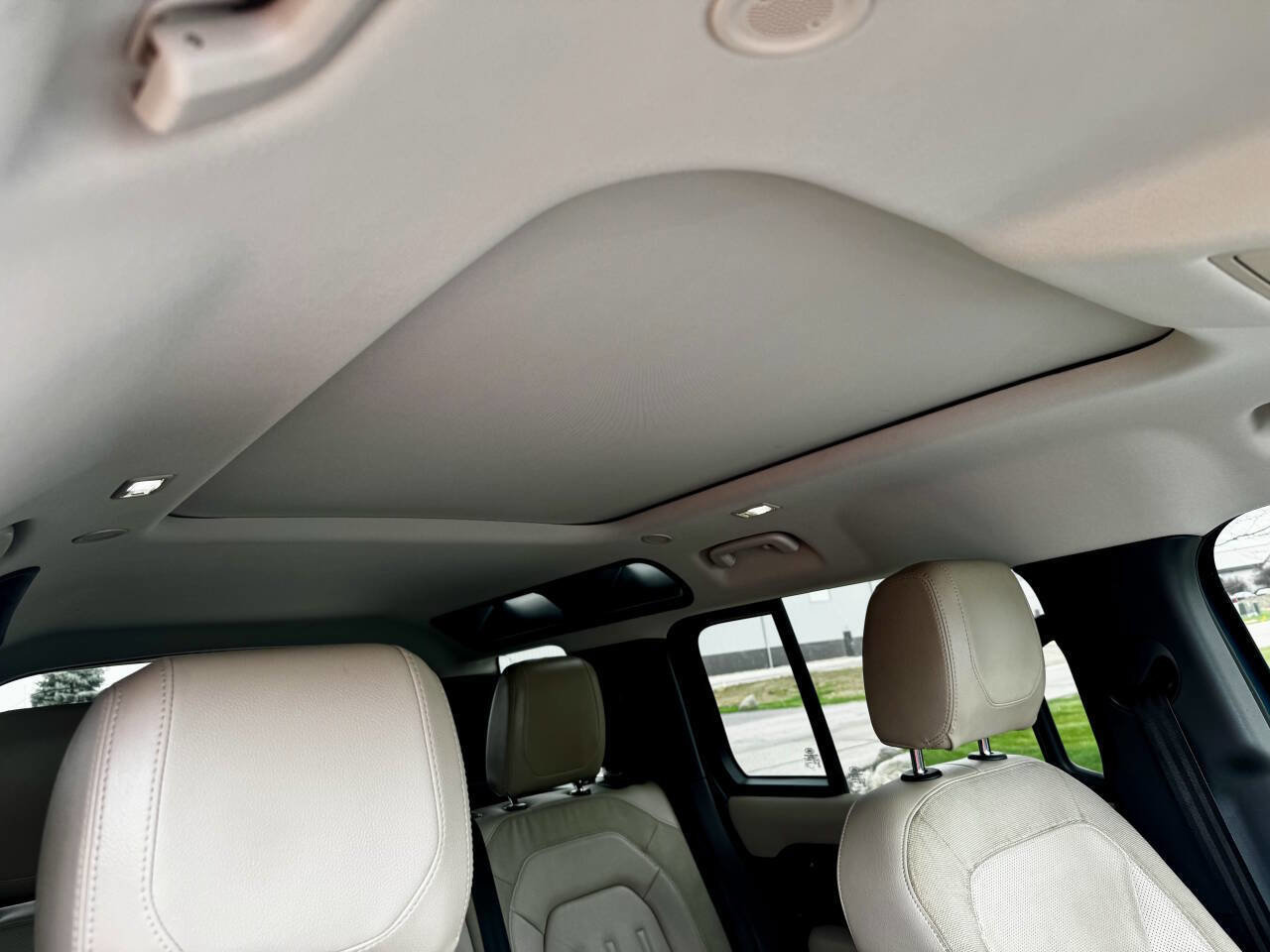 Used 2020 Land Rover Defender 110 SE image 14