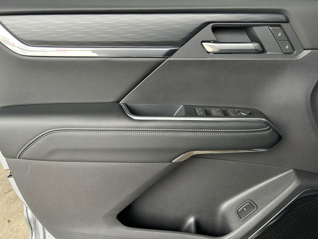 Used 2025 GMC Acadia Elevation image 22