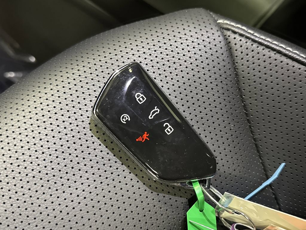 Used 2024 Volkswagen Atlas Cross Sport SEL R-Line image 27