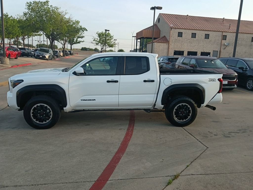 Used 2025 Toyota Tacoma TRD Off-Road AWD/4WD image 4