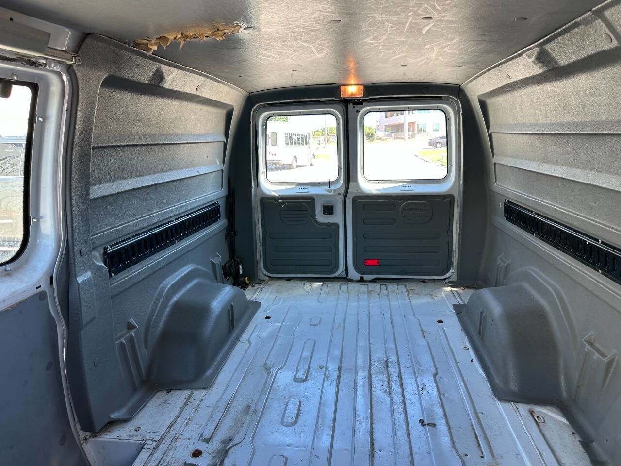 Used 2011 Ford E-150 and Econoline 150 image 7