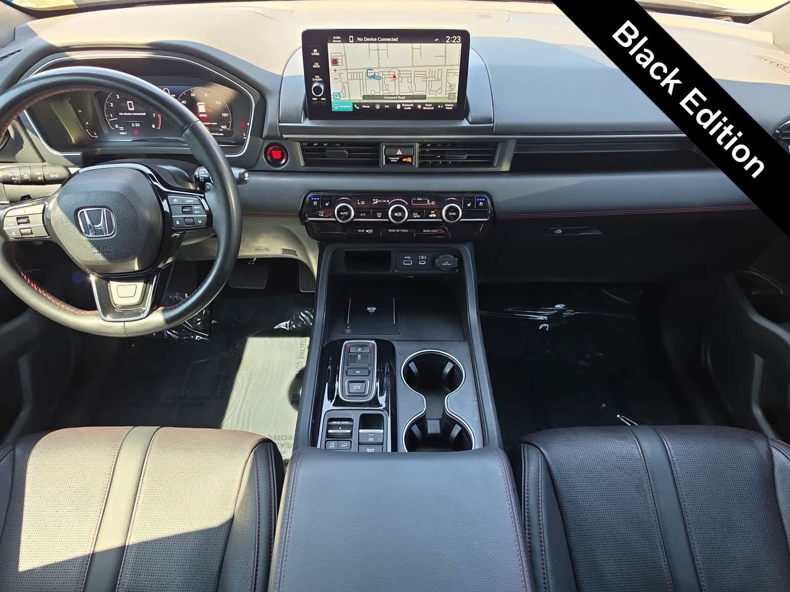 Used 2025 Honda Pilot Black Edition image 14