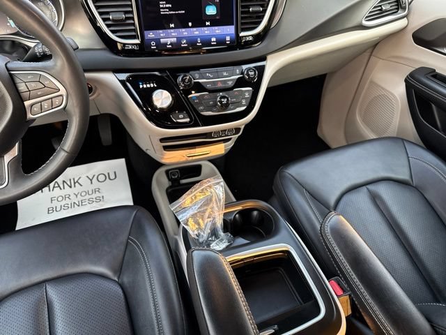 Used 2024 Chrysler Pacifica Touring-L FWD image 22