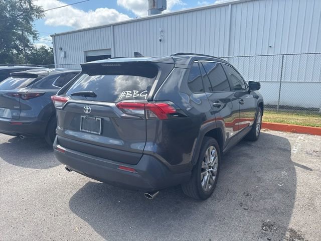 Used 2020 Toyota RAV4 XLE Premium FWD image 7