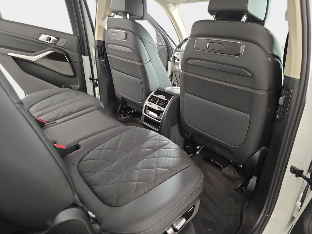 Used 2026 BMW X7 xDrive40i w/ Premium Package AWD/4WD image 12