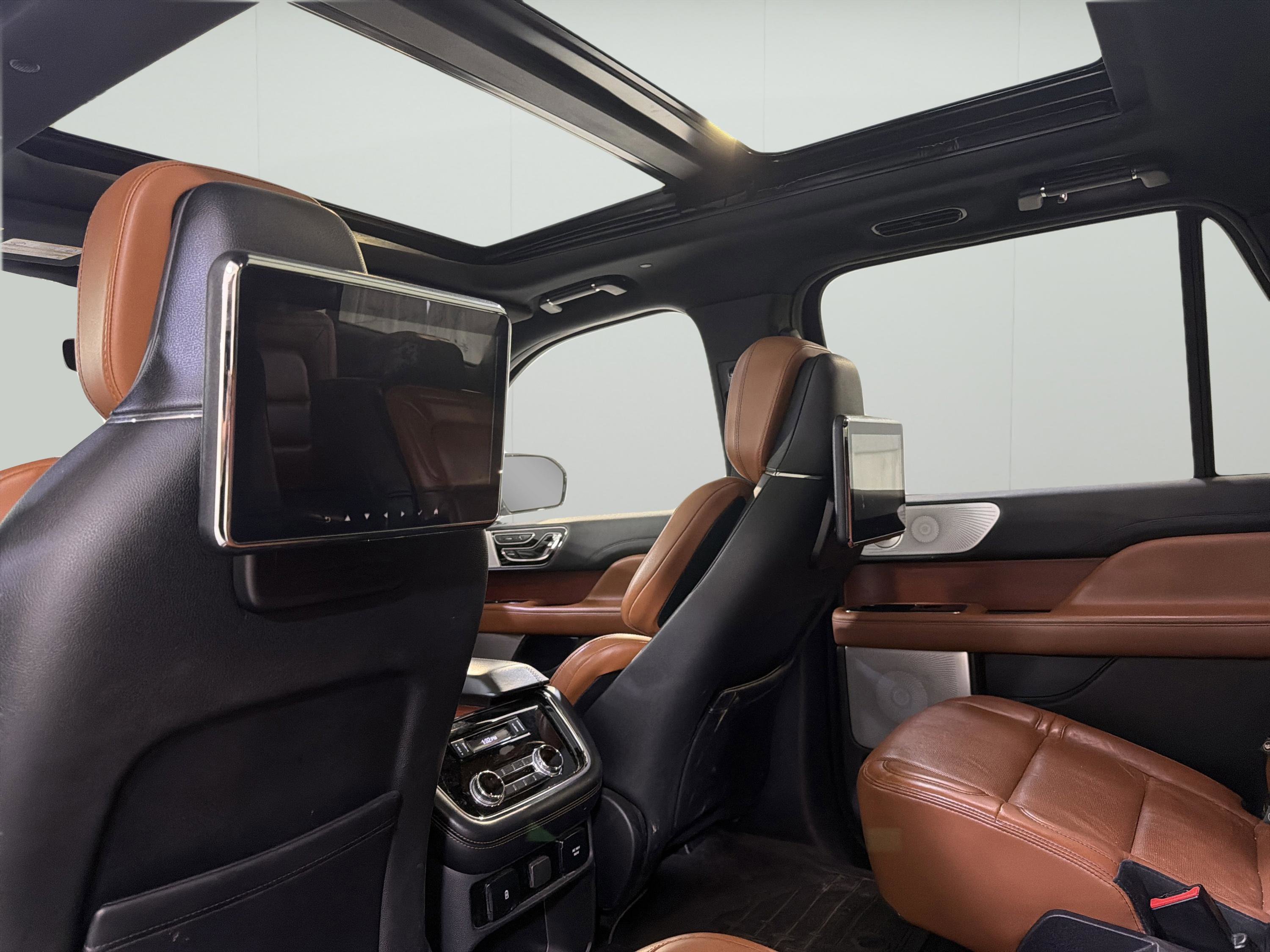 Used 2020 Lincoln Navigator L Reserve w/ Luxury Package AWD/4WD image 15