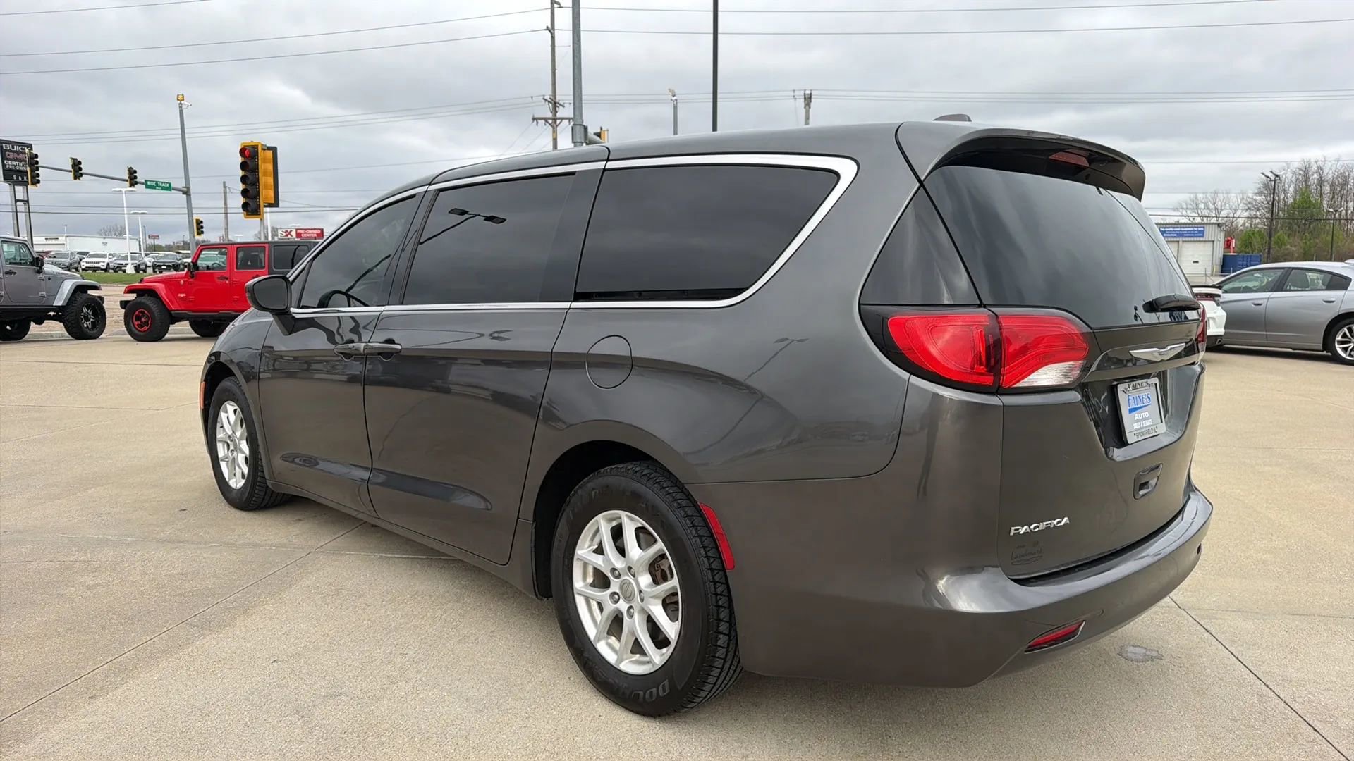 Used 2017 Chrysler Pacifica Touring image 13