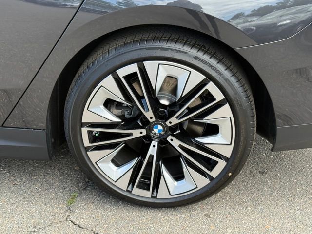 New 2026 BMW i5 eDrive40 w/ Premium Package image 14
