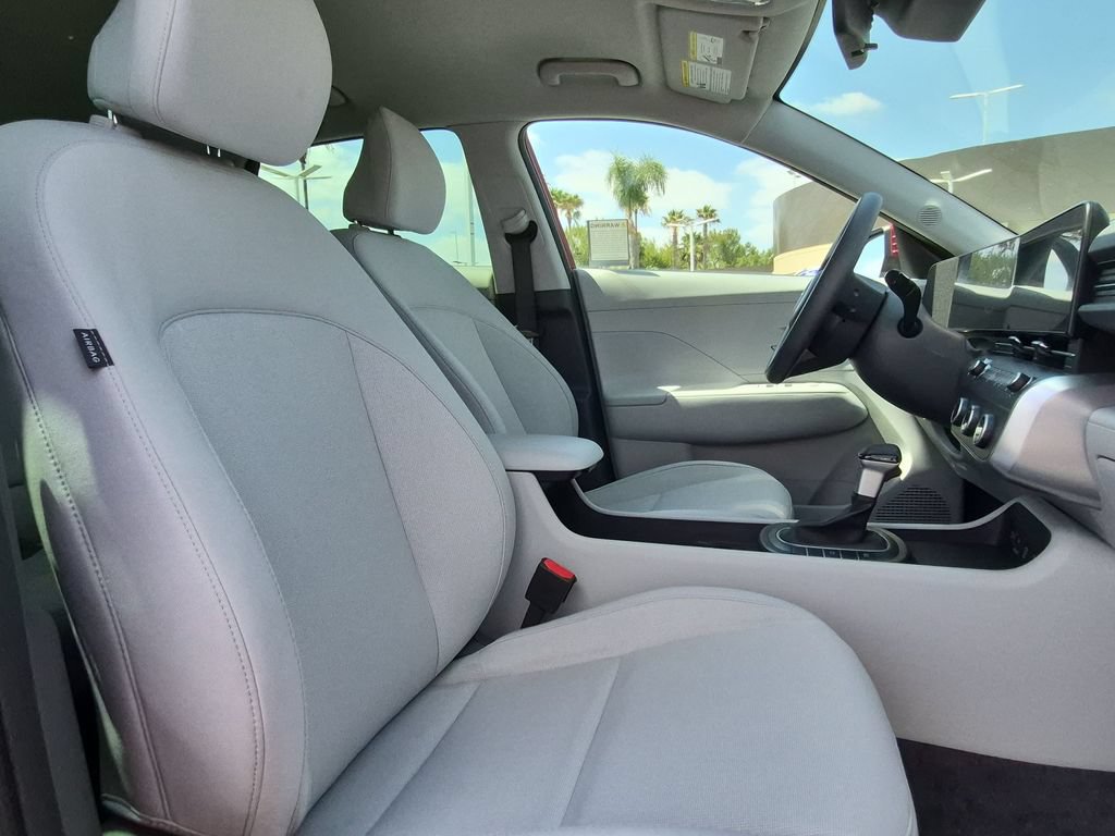 Used 2025 Hyundai Kona SE FWD image 30