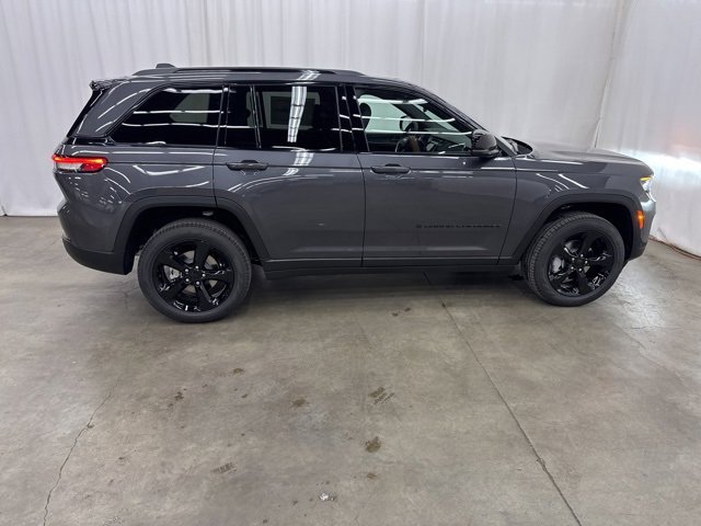 New 2025 Jeep Grand Cherokee Limited w/ Black Appearance Package image 32