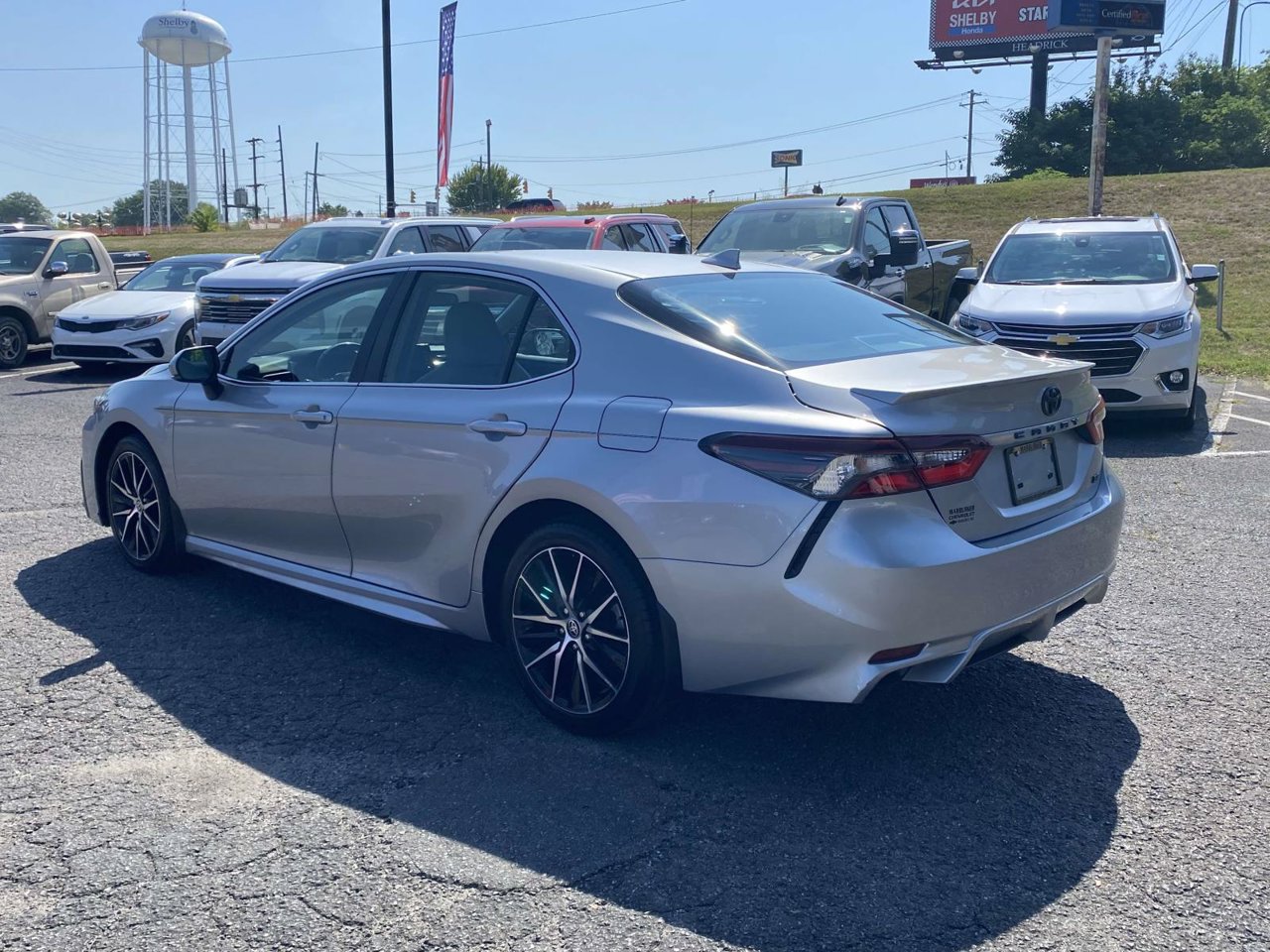 Used 2024 Toyota Camry SE FWD image 4