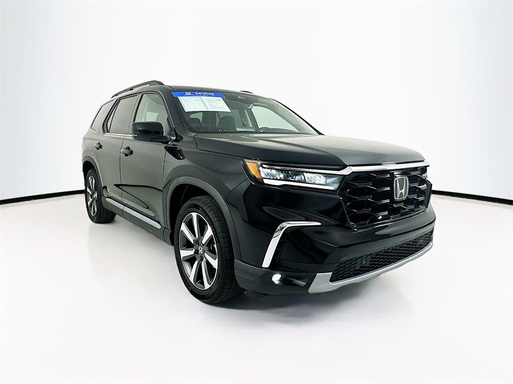 Certified 2025 Honda Pilot Touring image 3