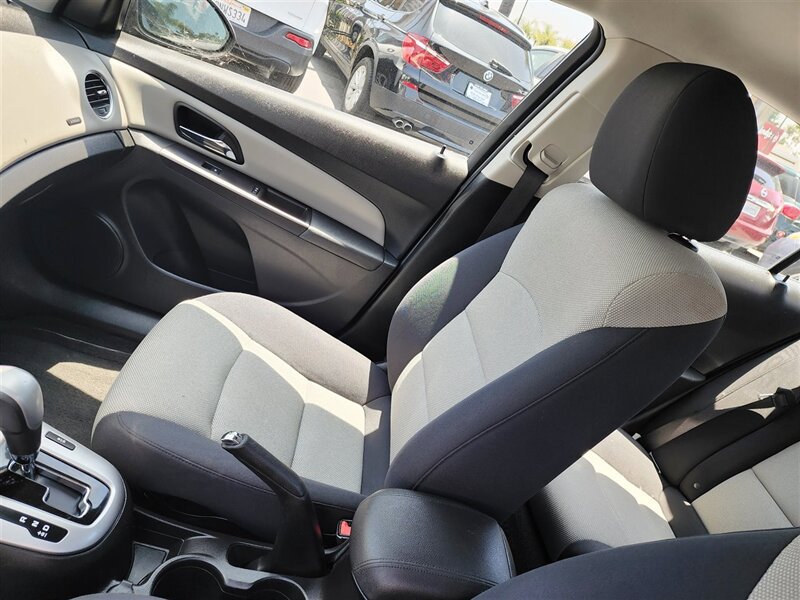 Used 2016 Chevrolet Cruze LS FWD image 15