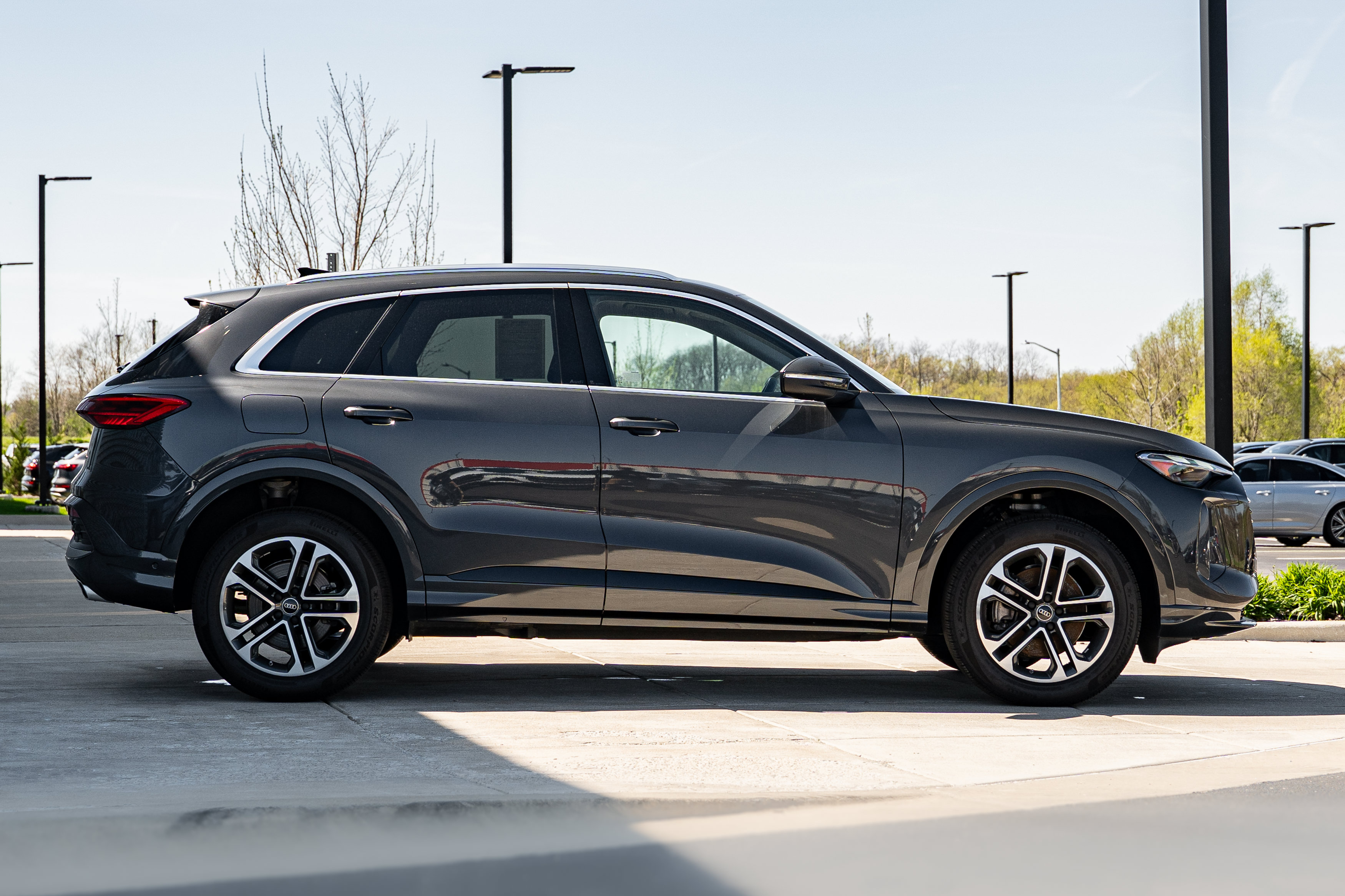Certified 2025 Audi Q5 Premium w/ Convenience Package AWD/4WD image 3