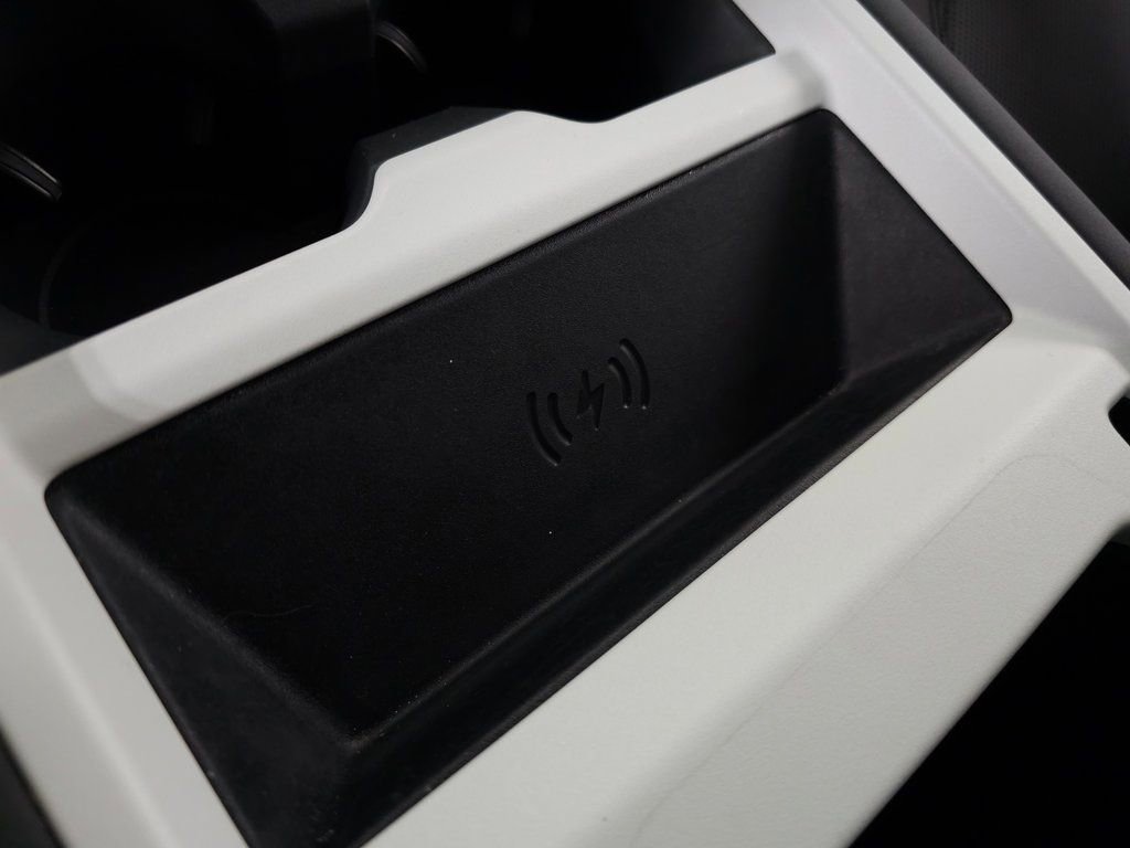 Used 2025 Land Rover Defender 110 S image 35