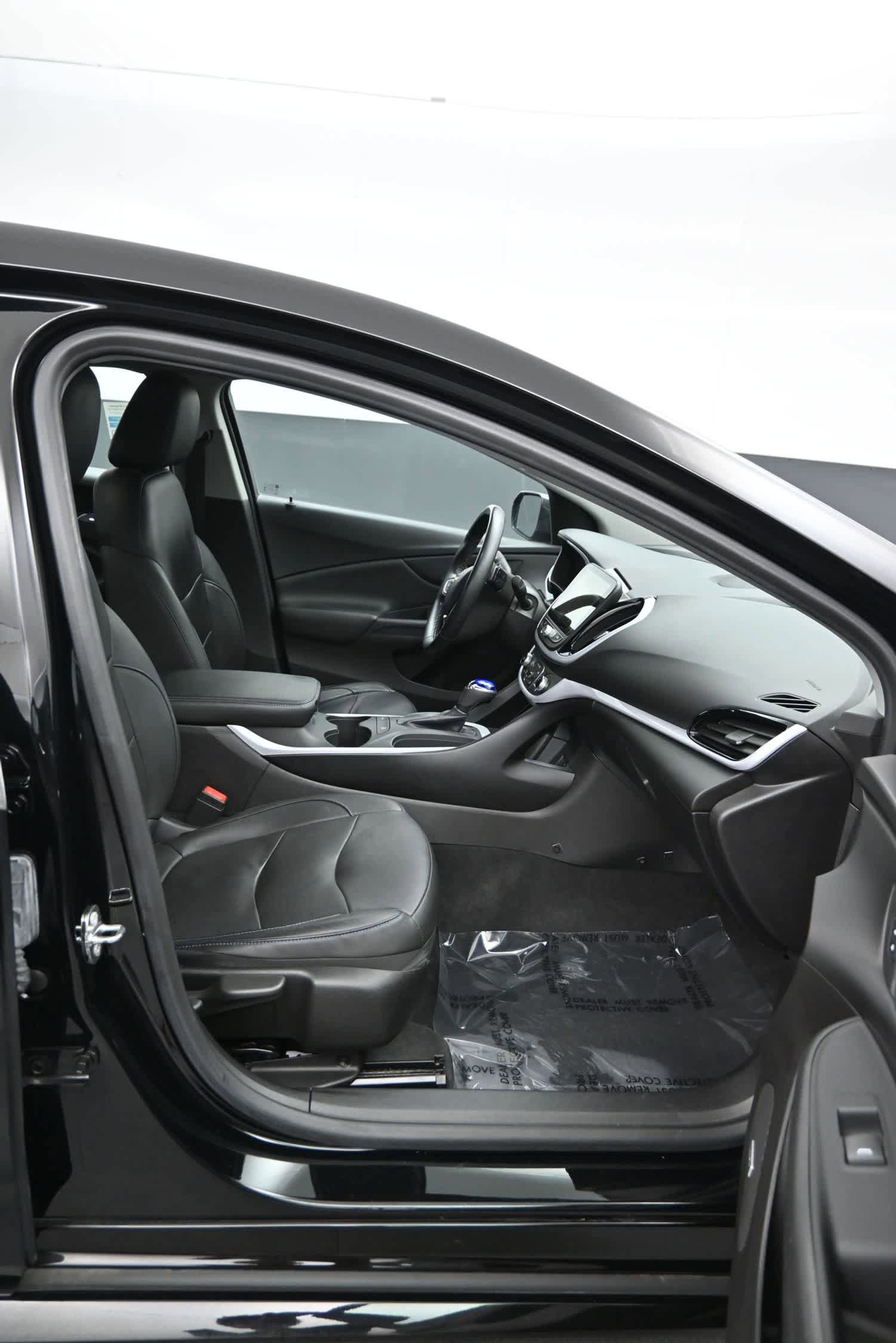 Used 2018 Chevrolet Volt LT w/ Comfort Package FWD image 11