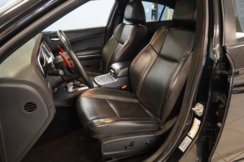 Used 2017 Dodge Charger SXT w/ AWD Plus Group image 3