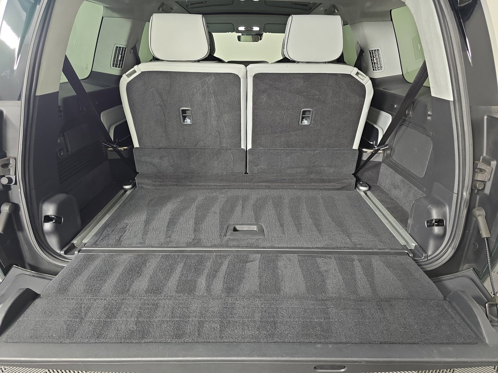 Used 2024 Rivian R1S Adventure image 15