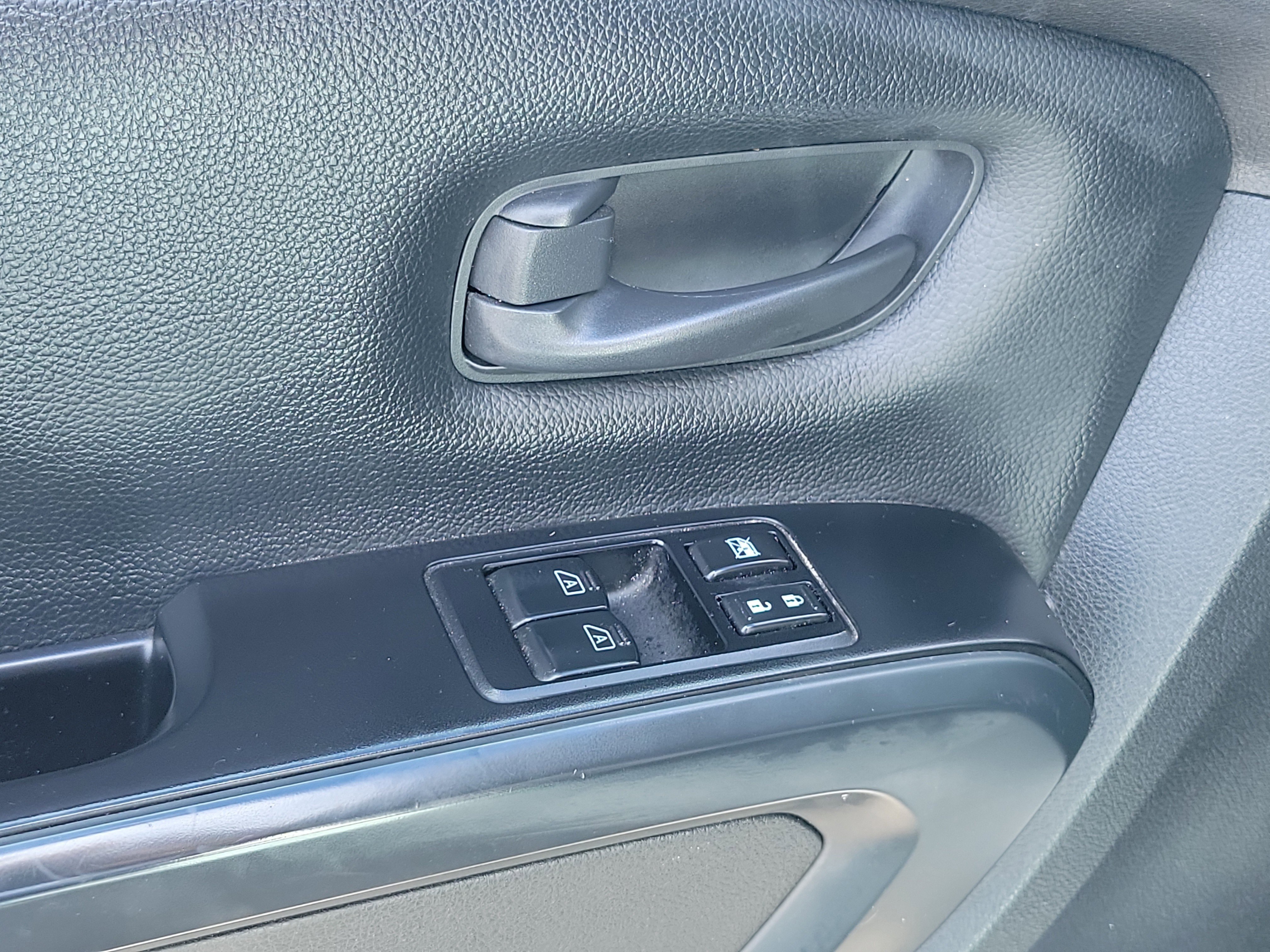 Used 2022 Nissan Titan S image 20