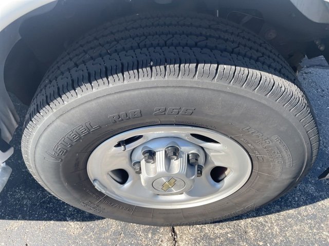 Used 2024 Chevrolet Express 2500 w/ Driver Convenience Package image 9