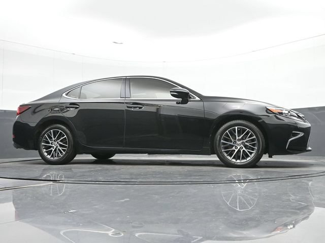 Used 2017 Lexus ES 350 w/ Luxury Package FWD image 31
