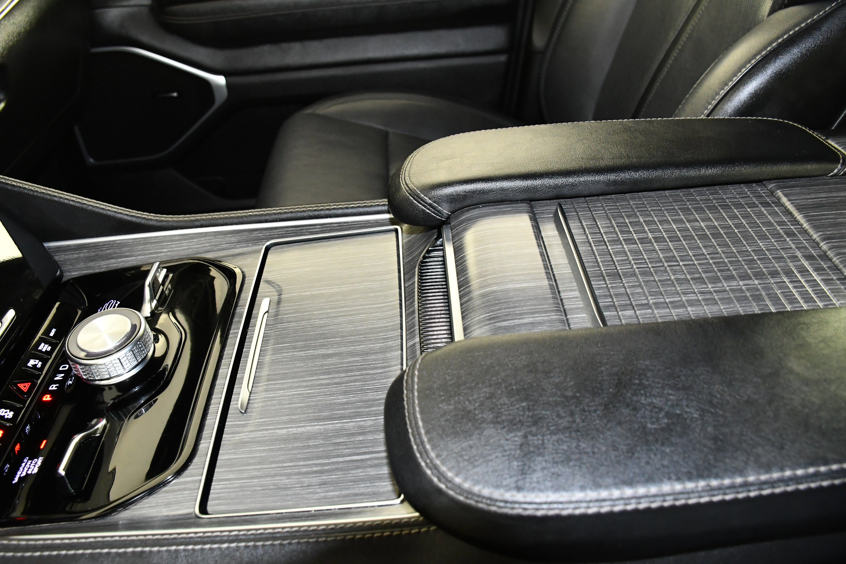 Used 2024 Jeep Wagoneer Series III AWD/4WD image 33